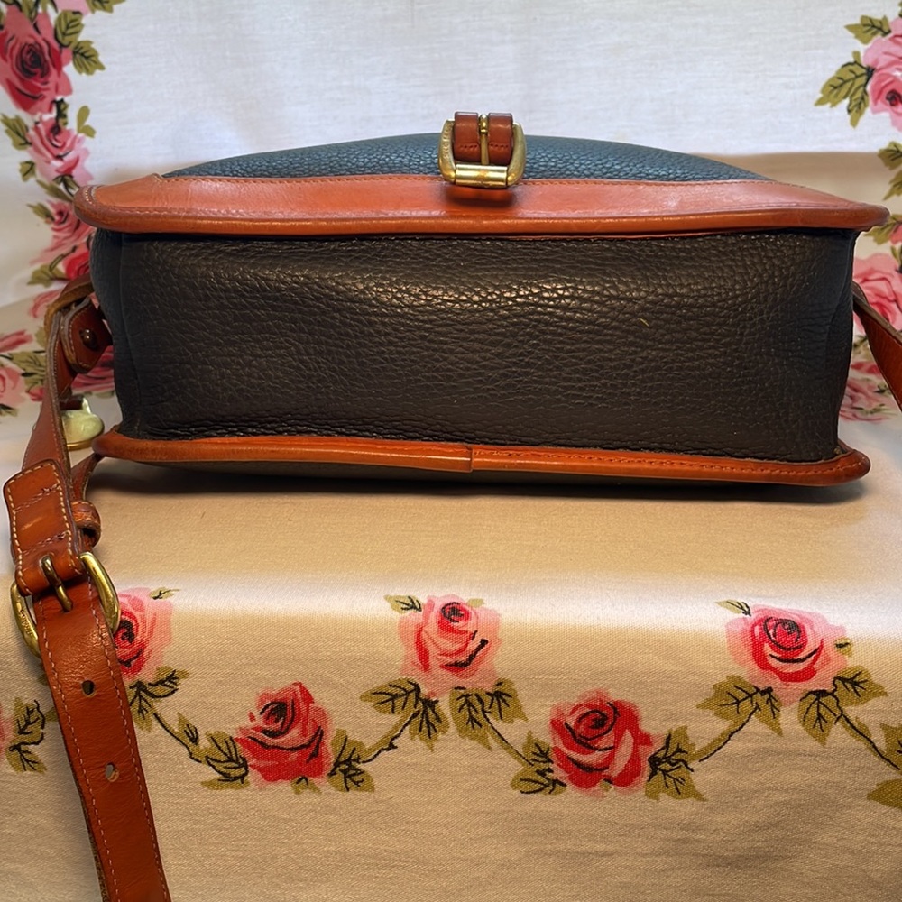 Dooney & Bourke - Picture 5 of 8